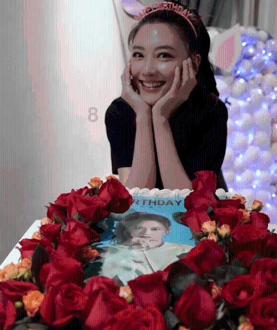 负债800亿，只带一女星和61亿跑路，亲爹去世也不回来