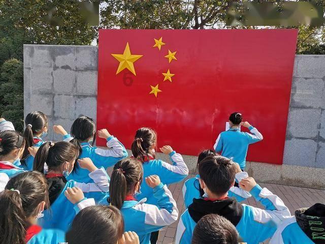 我和父亲在一块干活，父亲脾气不好，经常发脾气，我总是受他的气，心理不舒服，怎么办？？？游戏画面